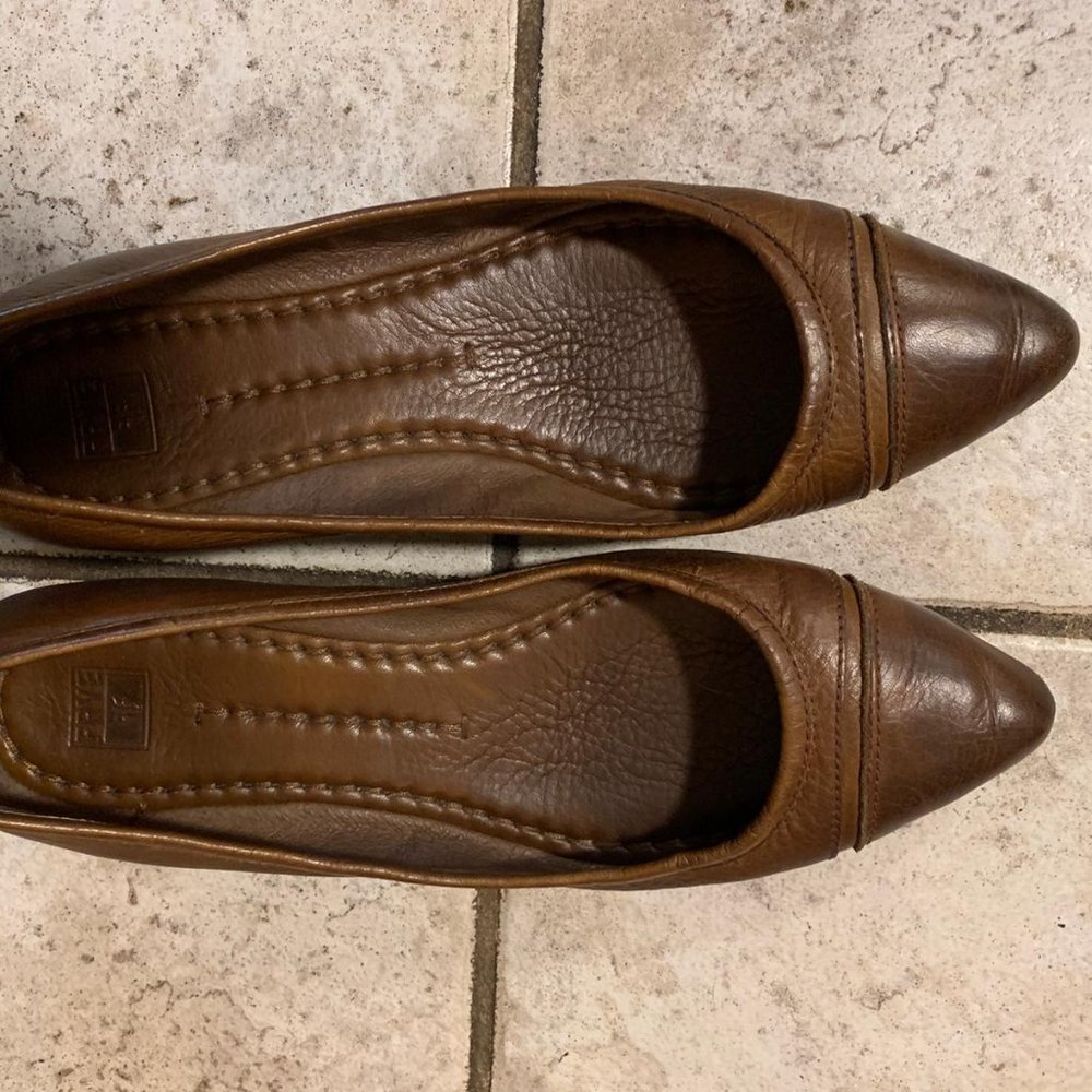 Genuine brown leather flats, great for the office (Size 8)